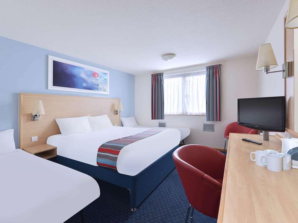 Travelodge Camberley Zimmer foto