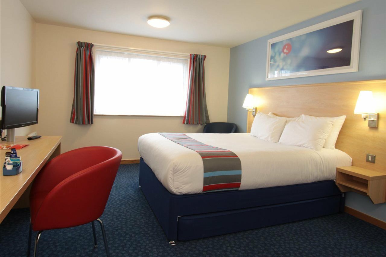 Travelodge Camberley Exterior foto