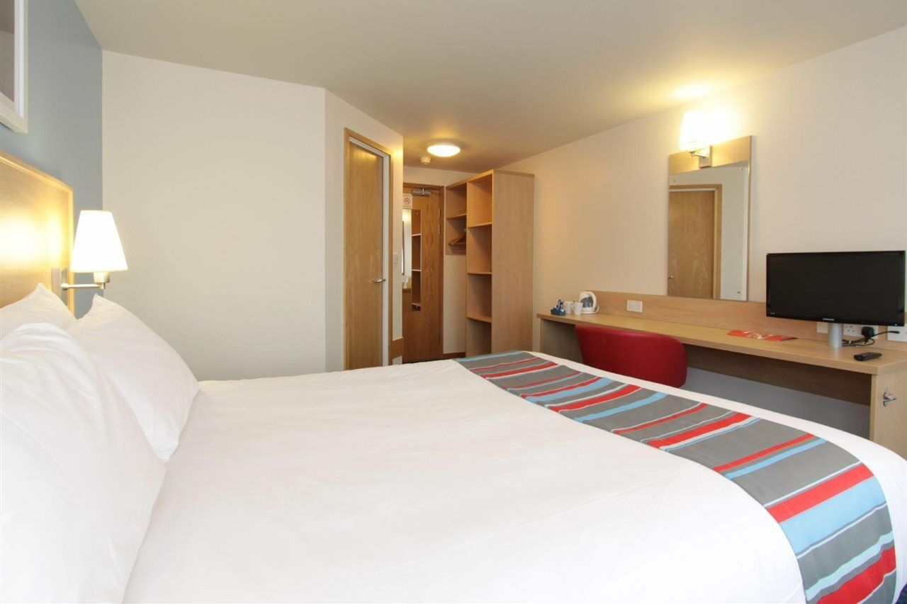 Travelodge Camberley Exterior foto